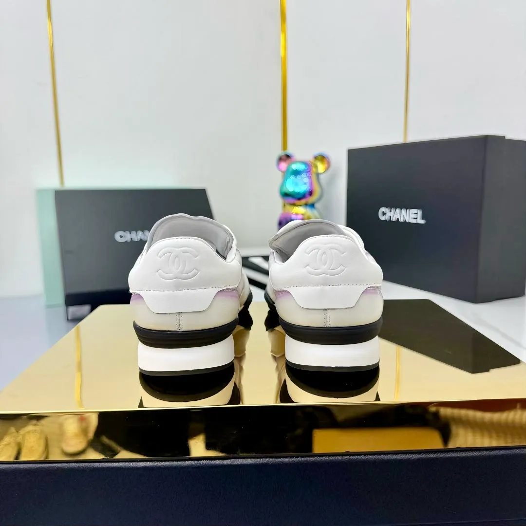 👟👟Ex-factory price 640👟👟 Top version Chanel Chanel - 2025 counter top casual sports shoes This sneaker is a classic design; the upper is electro-embroidered with a variety of techniques; the outsole is fashionable and sporty; it is unusual to incorporate a variety of color matching elements... The diversified mix and match is very beautiful and versatile, and can be used for leisure, fashion, sports and outdoor... ꫛꫀꪝ Go➫ Material: ❶The upper is made of: original cowhide ❷The inner lining is made of: original imported sheepskin ❸The outsole is based on: original TPU combination outsole Full set of boutique packaging for women 35–41 👉